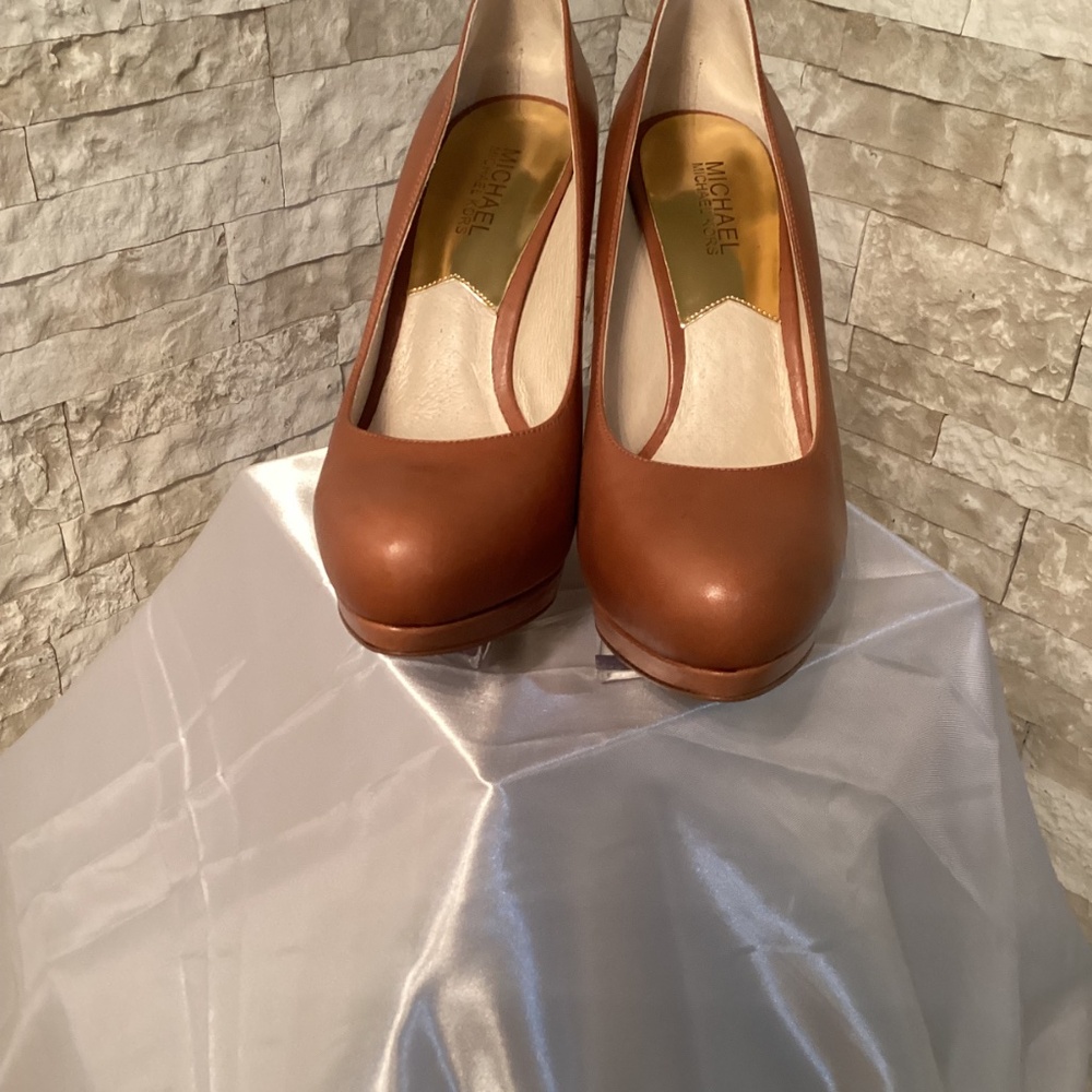 Michael Kors Hamilton Platform Pump - Picture 10 of 10